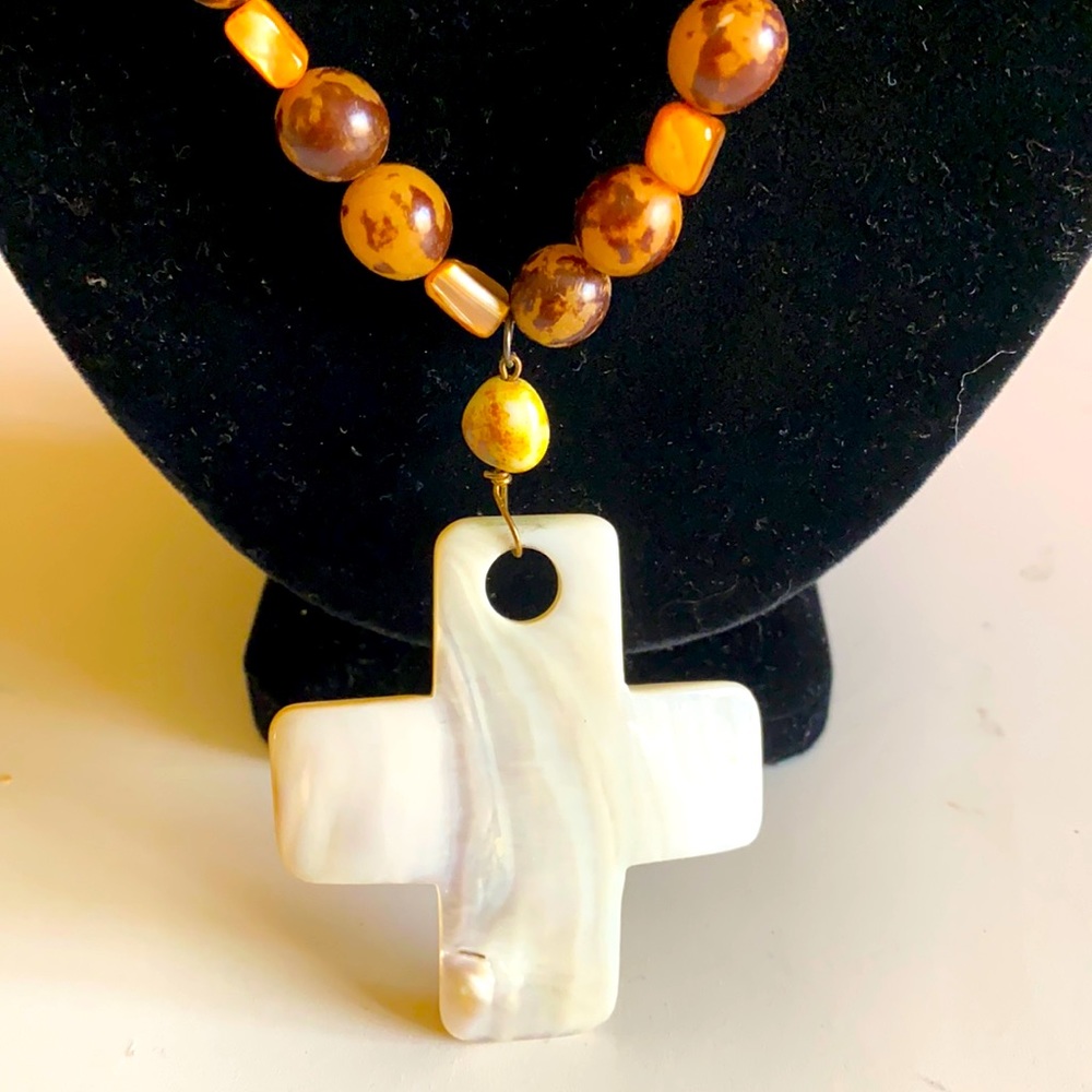 🌺Beautiful Mother Of Pearl Cross🌺